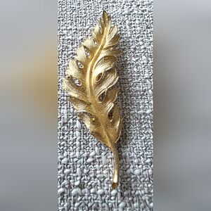 Vintage 1961 Coro Signed Gold Tone Leaf Brooch